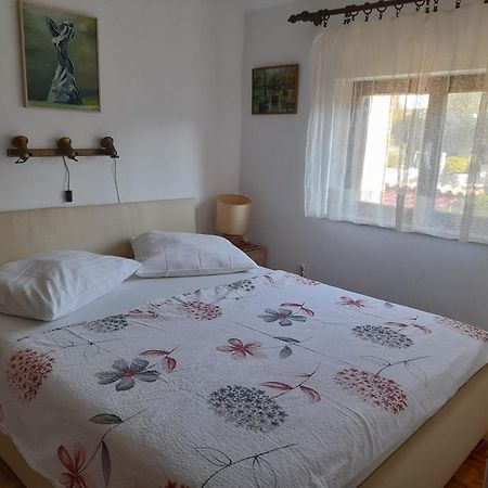 Apartments Mirjana Novi Vinodolski Habitación foto
